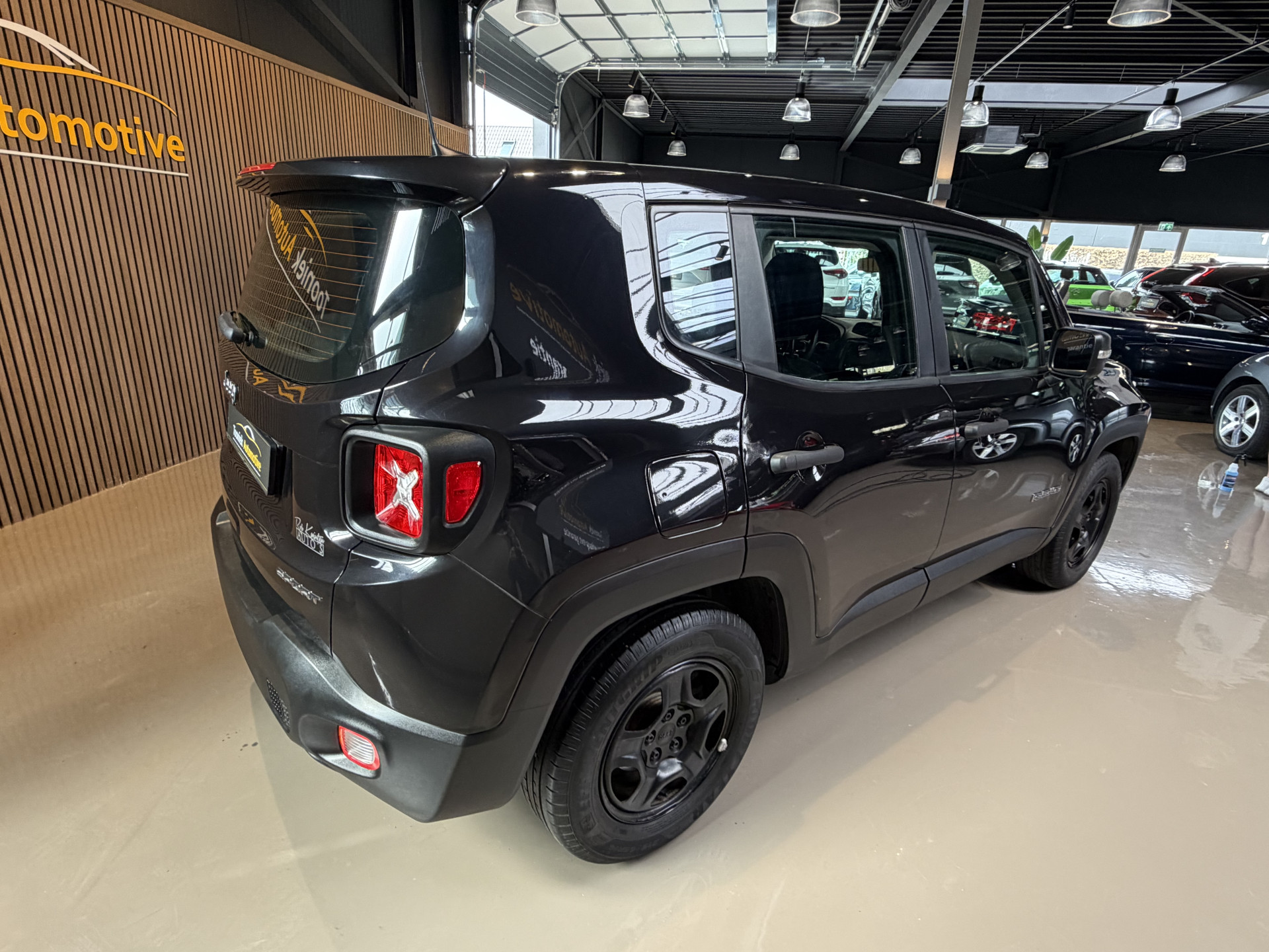 Jeep Renegade 1.0T Sport 52727301-2.jpg | Tooniek Automotive